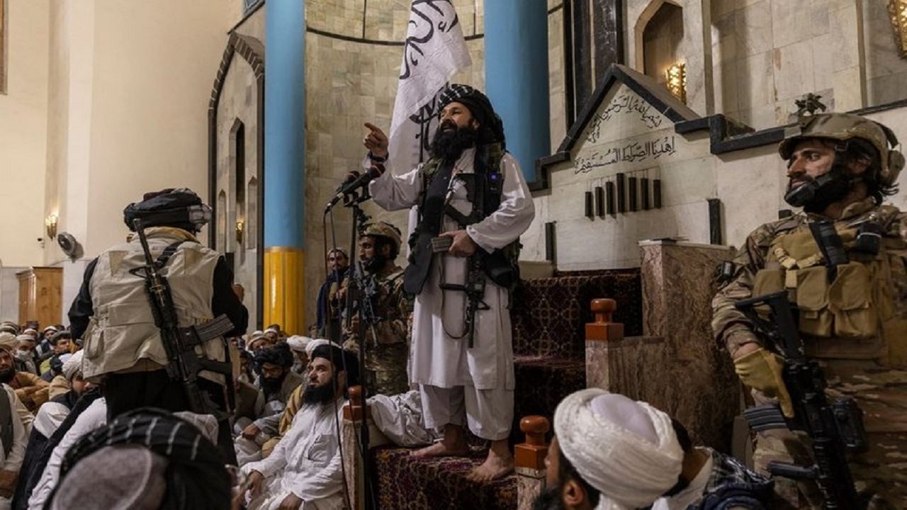 مقاتلو “طالبان” يظهرون بملابس “الكوماندوز” الأمريكية