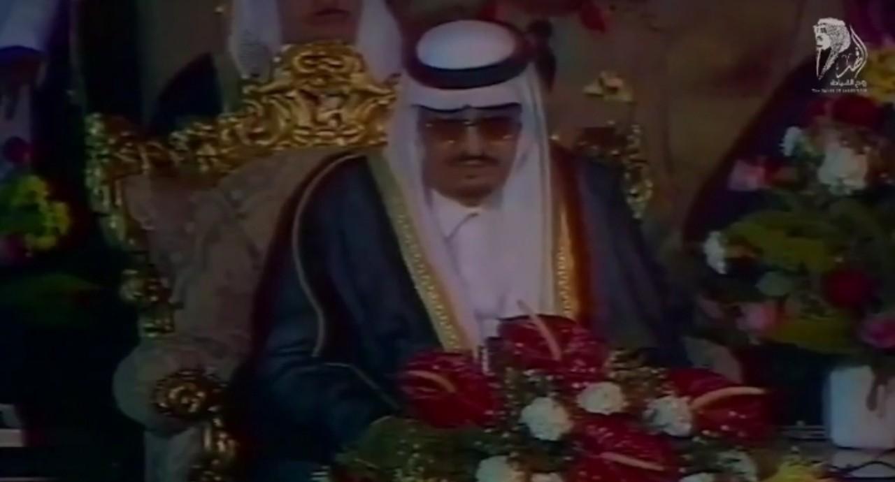 فيديو نادر يكشف لحظة استبدال الملك فهد للقب صاحب الجلالة بـ &#8220;خادم الحرمين الشريفين&#8221;