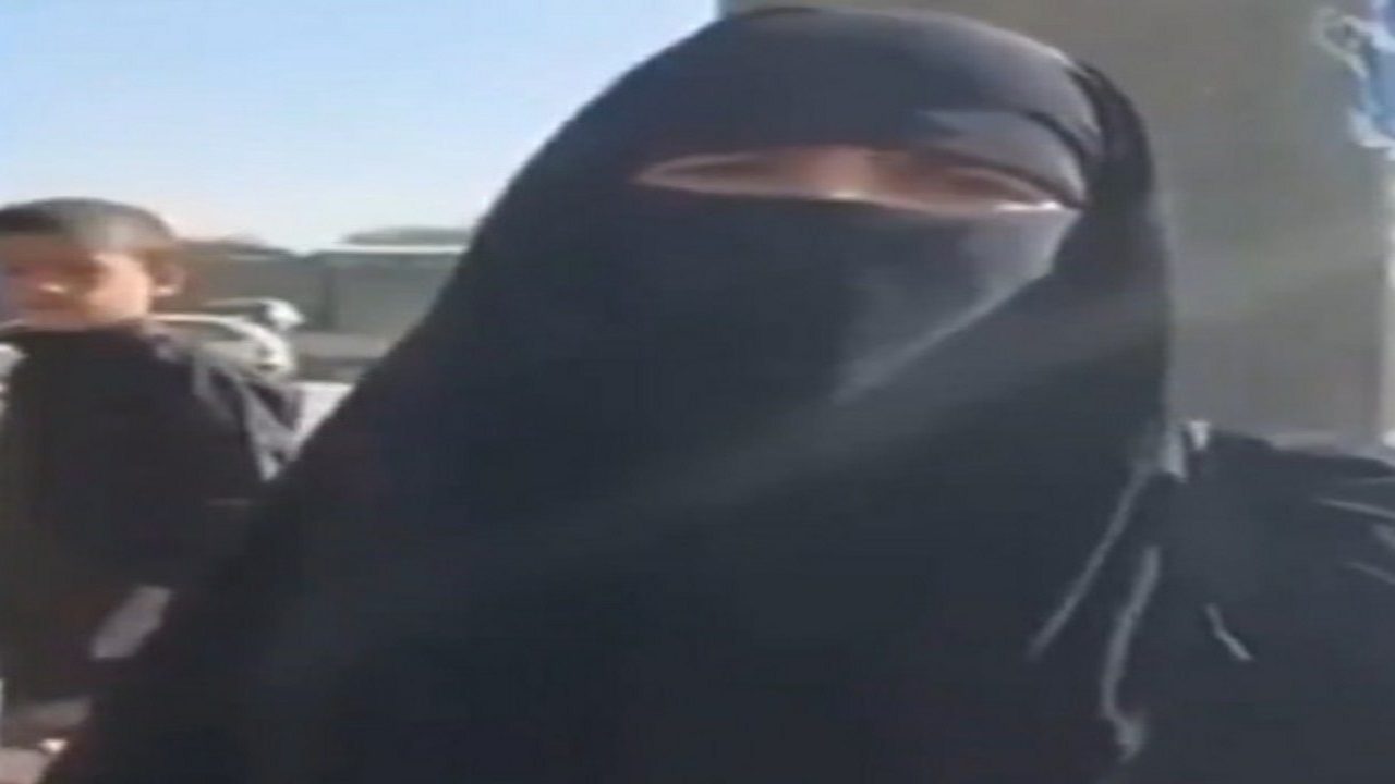 سيدة تكشف عن تفاصيل معاناة النساء في المناطق المسيطرة عليها “طالبان” “فيديو”