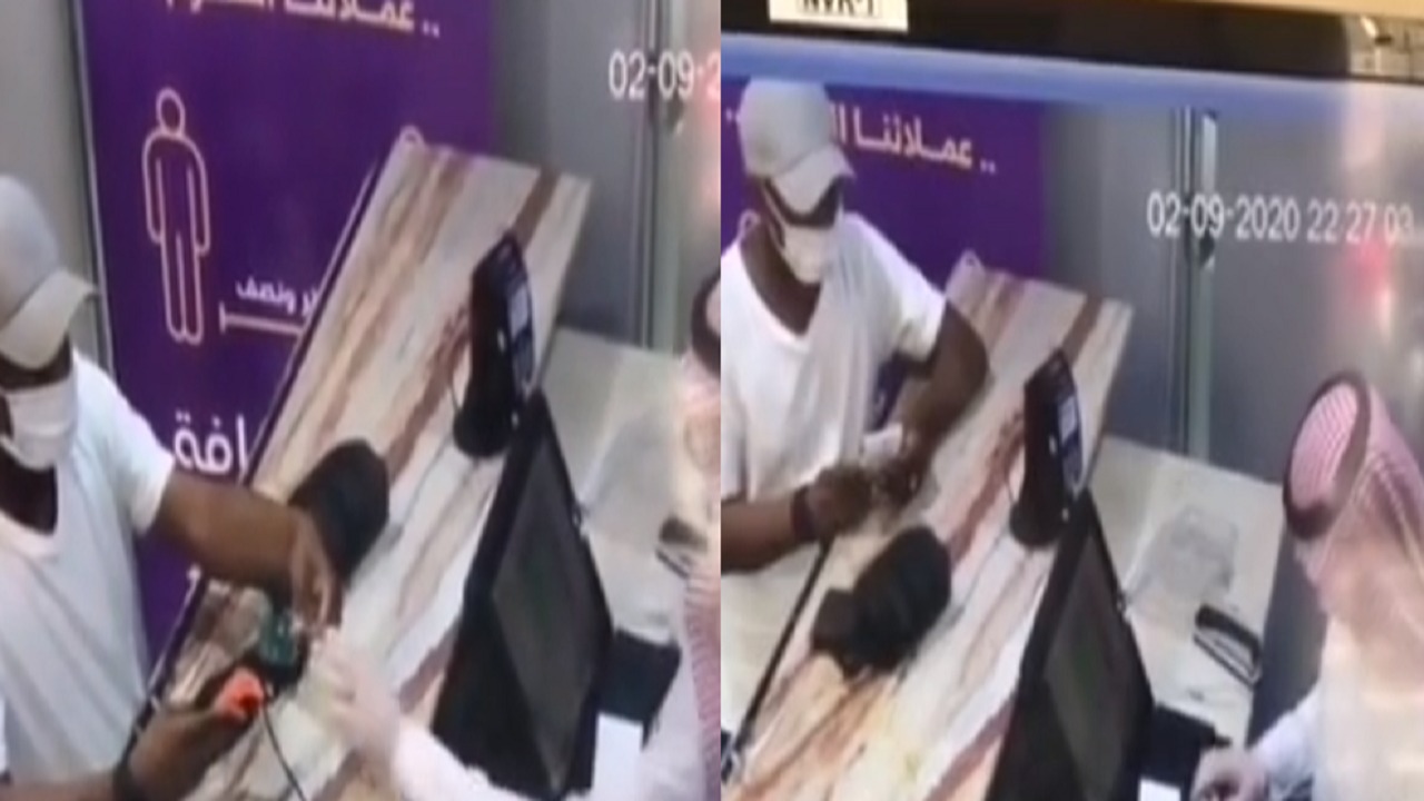 بالفيديو.. زبون يحاول خداع كاشير في مطعم أثناء شراء تيس