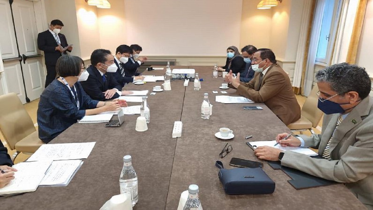 وزير التعليم يبحث مع وزير الدولة الياباني سياسات العلوم والتقنية