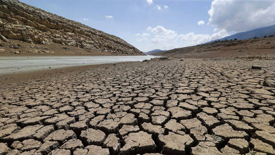 تحذير من خطر نقص حاد في مياه الشرب بـ “لبنان”