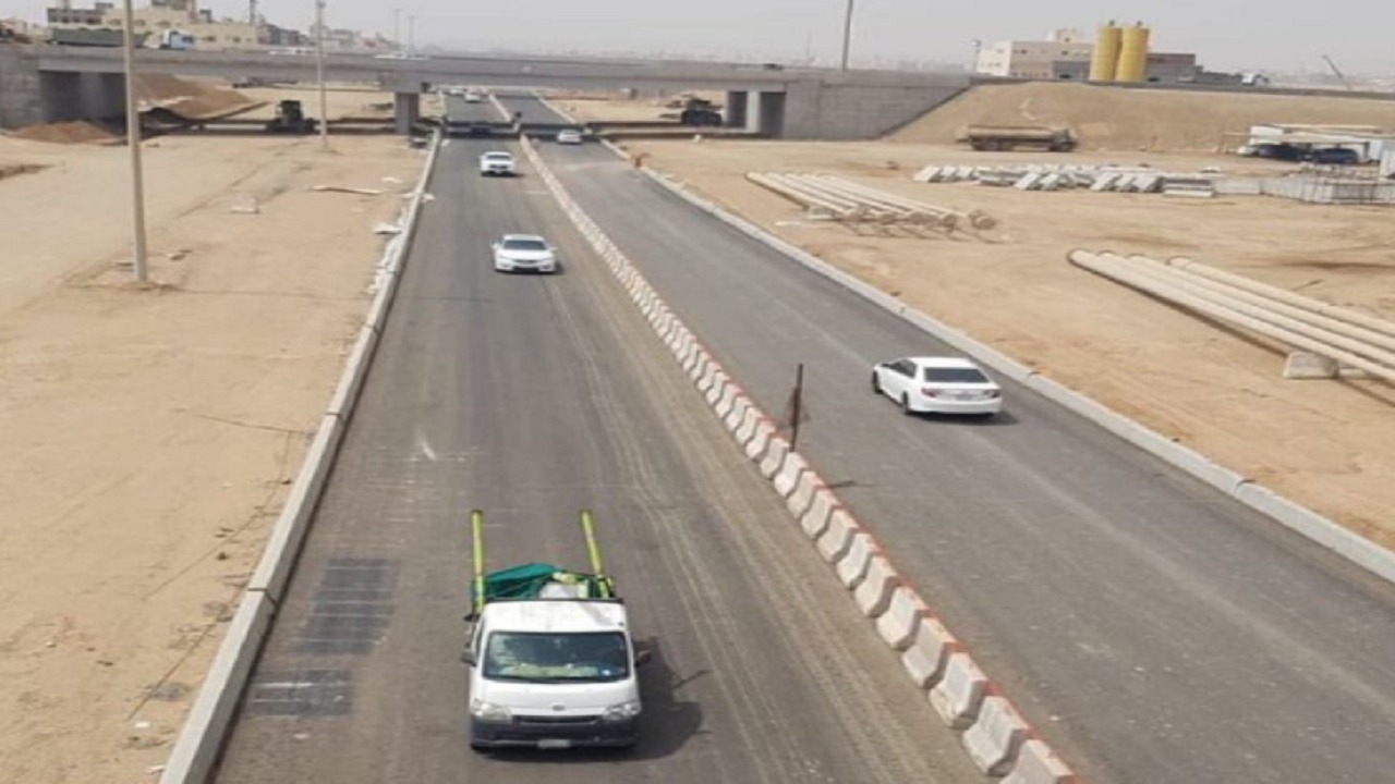 افتتاح الحركة المرورية أسفل مشروع الجسر الرابط بين مدينة الملك عبدالله الرياضية وحي الحمدانية