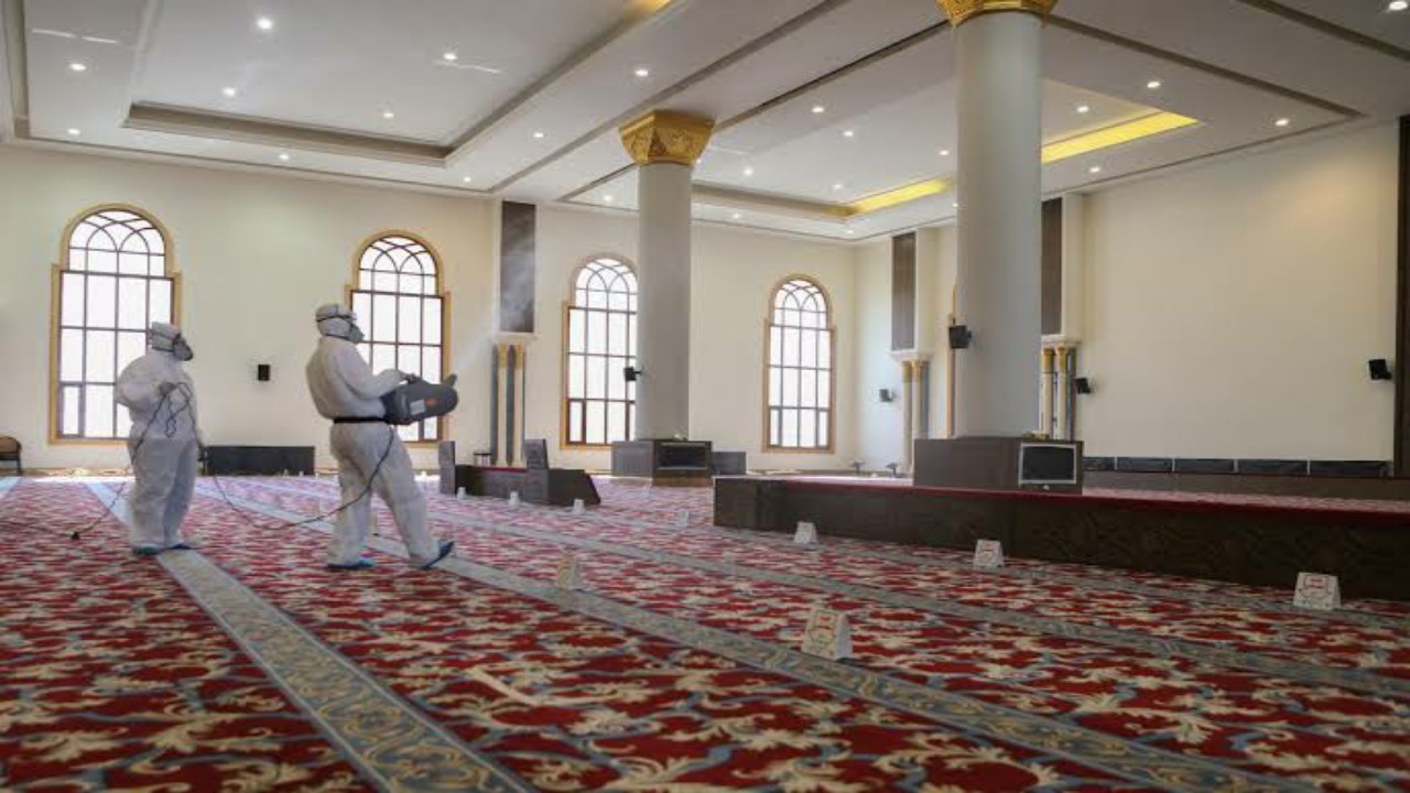 الشؤون الإسلامية: إعادة افتتاح 5 مساجد بعد تعقيمها في 4 مناطق 
