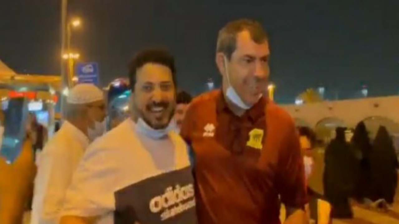  مشجع اتحادي يتفاجأ برد كاريلي بعدما طالبه بتحقيق لقب البطولة العربية “فيديو”