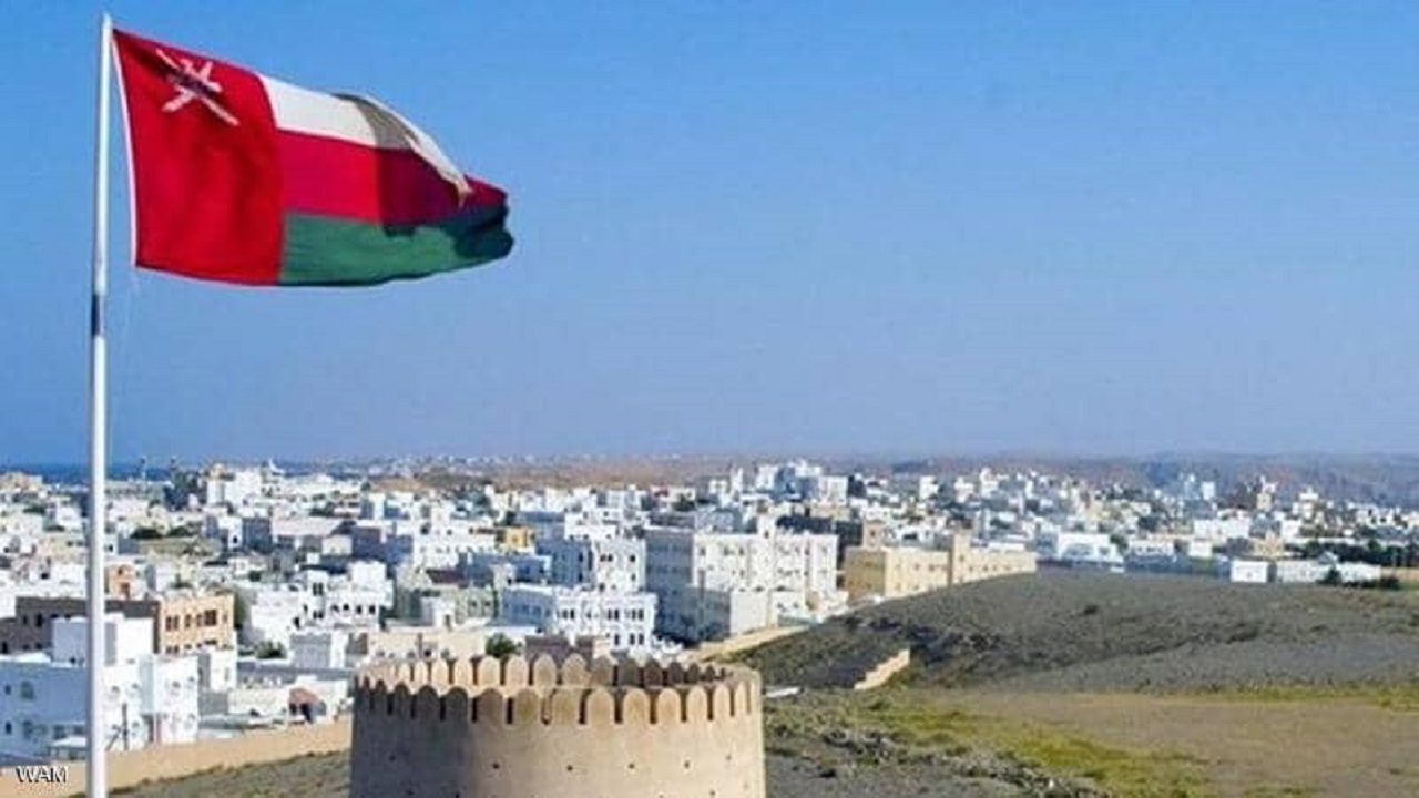 سلطنة عمان تنهي الإغلاق الجزئي وتلزم القادمين إليها بالتحصين والحجر