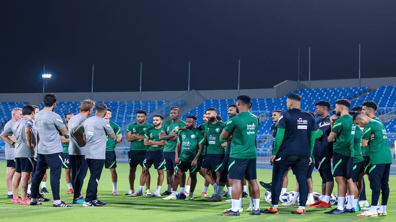 لاعبو الأخضر ينتظمون في معسكر الرياض ويبدؤون أول تمارينهم استعداداً لفيتنام