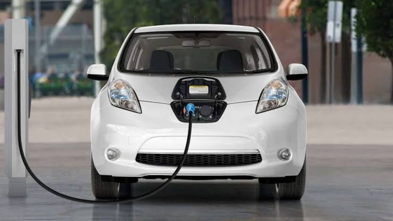 توقعات بانخفاض تكلفة السيارة الكهربائية بعد 7 سنوات