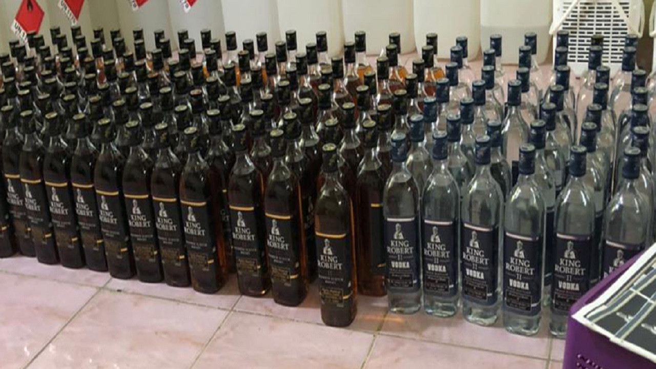 ضبط معمل يستخدم لتصنيع الخمور في محافظة بحرة