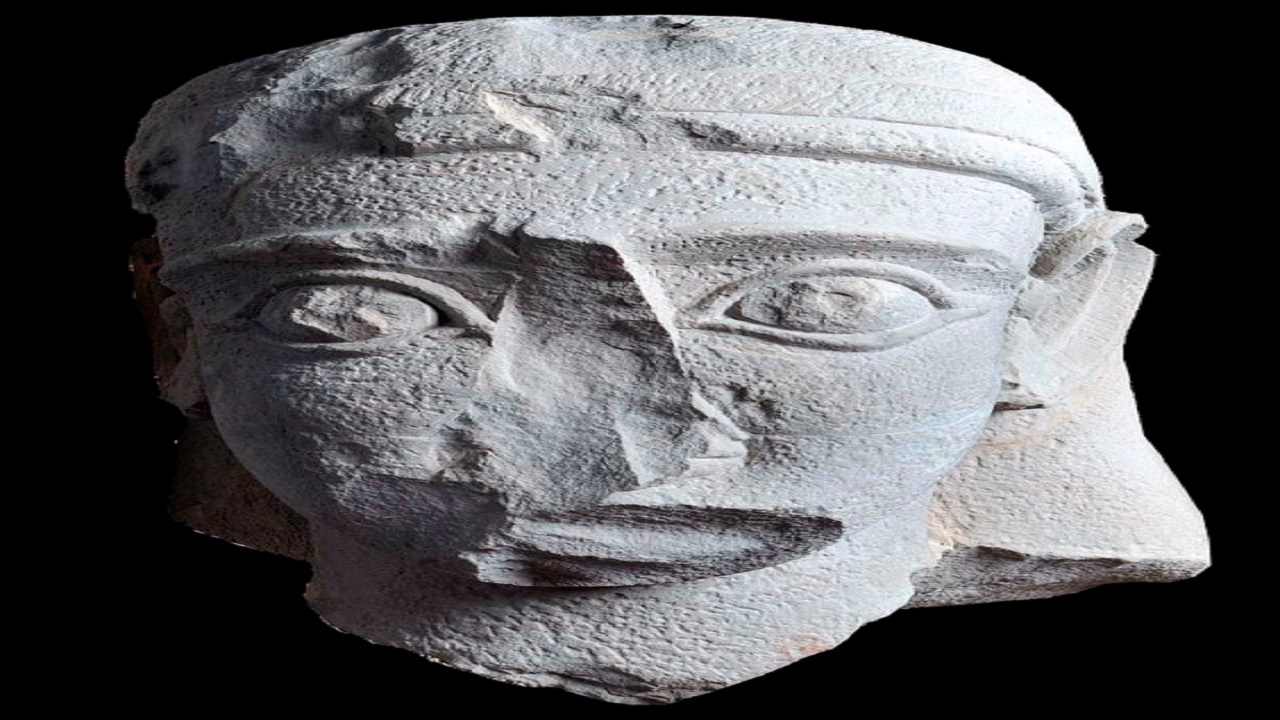حقائق يجهلها البعض عن “رأس الرجل” بمتحف تيماء في تبوك