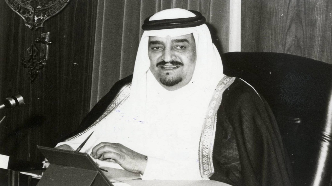 فيديو نادر للملك فهد وهو يُحْيِي عمدة لندن عام 1987