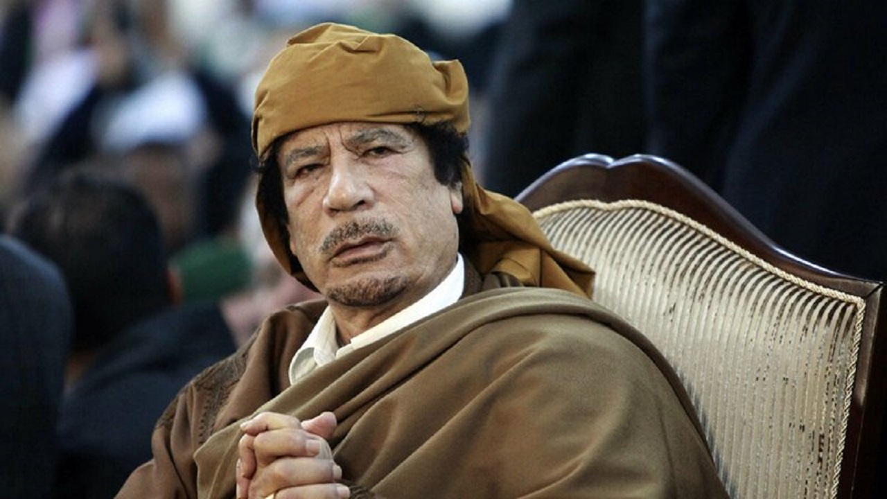 قائد مليشيا يعلن عن استعداده لكشف مكان قبر القذافي بشرط