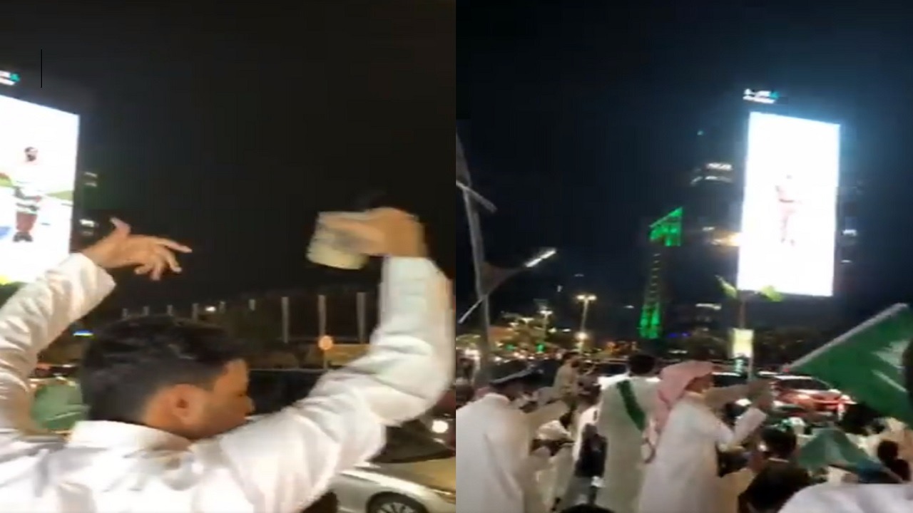 فيديو..أهالي الخبر يرددون النشيد الوطني وسط الشوارع