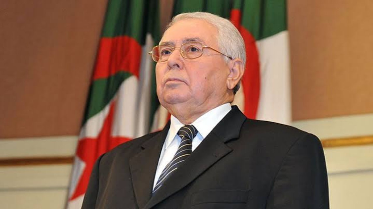 وفاة الرئيس الجزائري المؤقت السابق بعد صراع مع مرض خطير