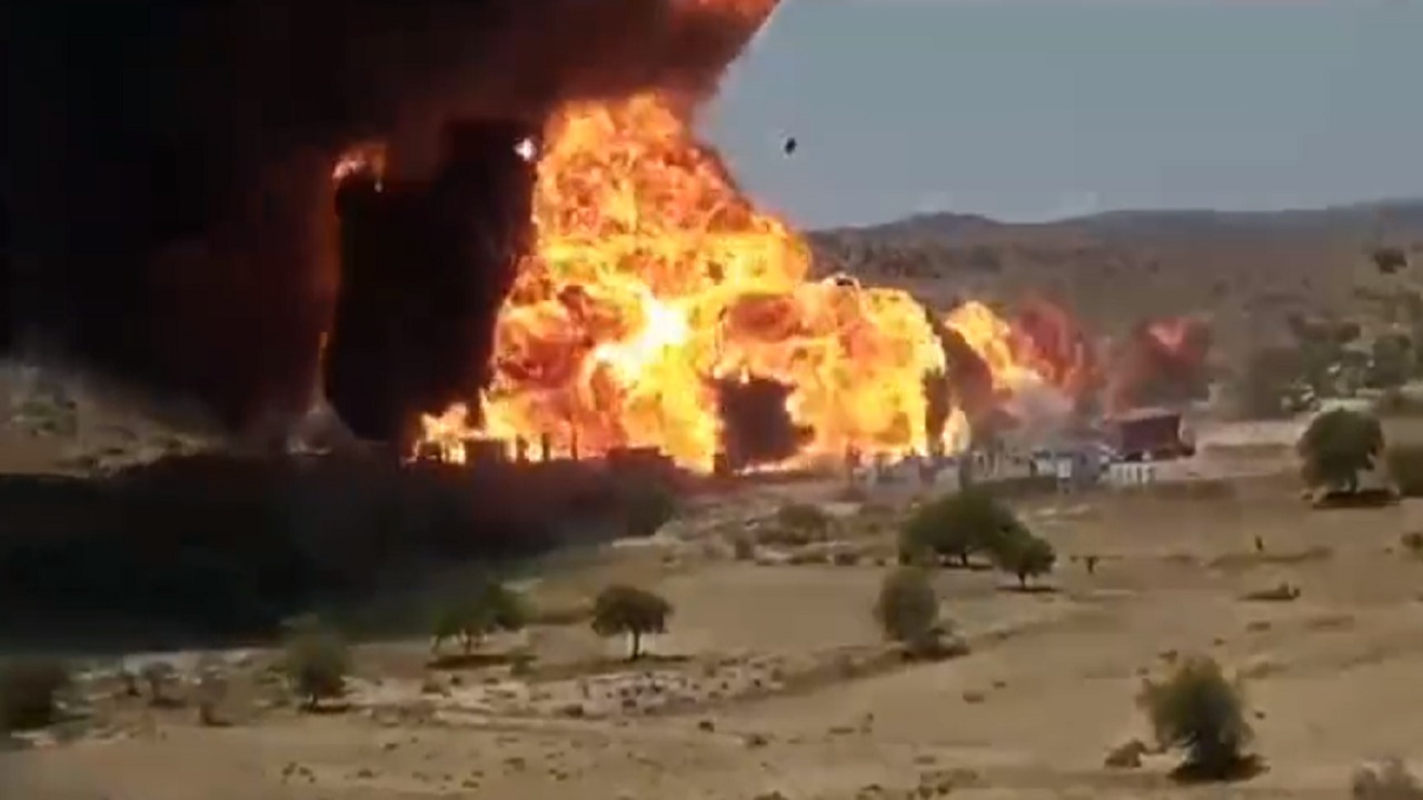 فيديو.. لحظة انفجار صهريج وقود في مناطق سيطرة الحوثيين