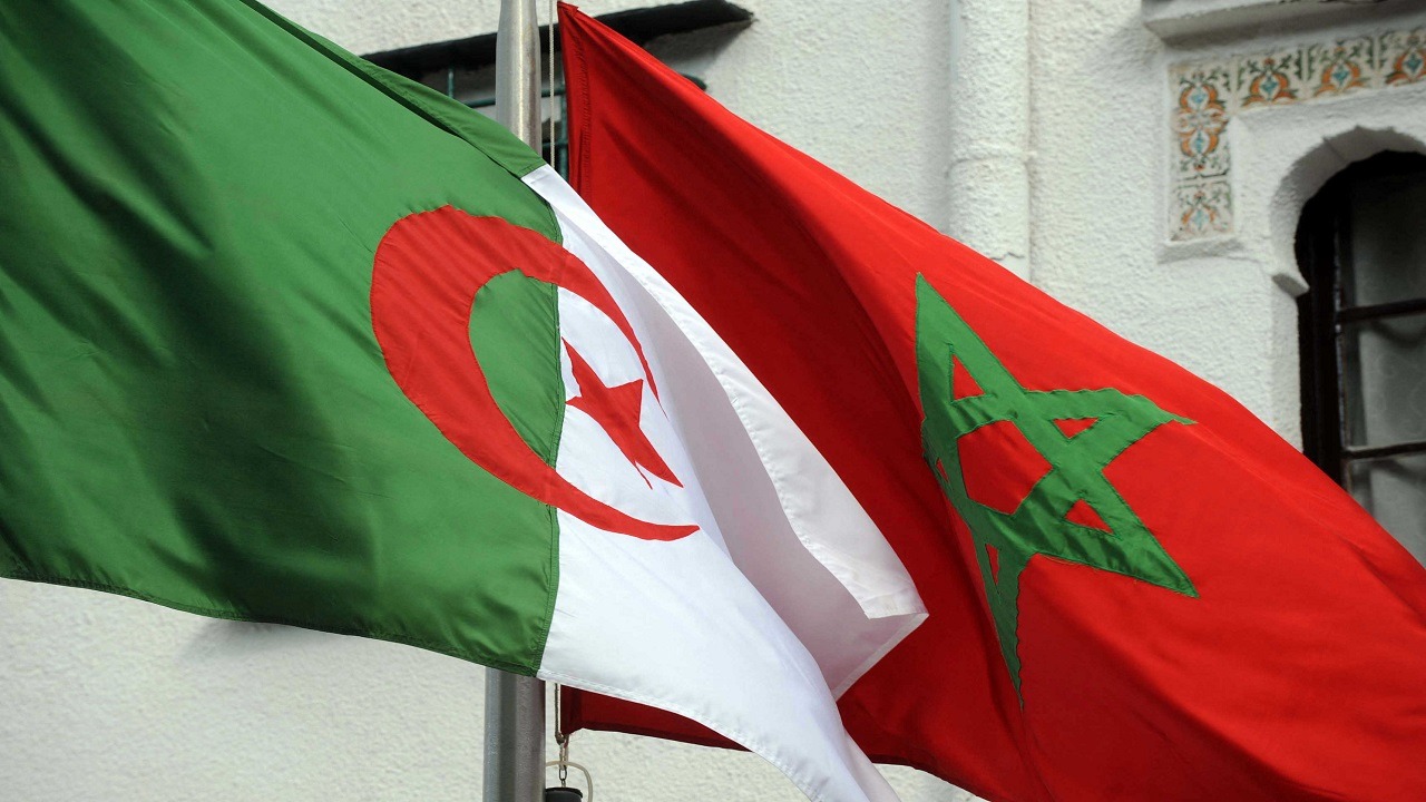 الجزائر تغلق مجالها الجوي مع المغرب