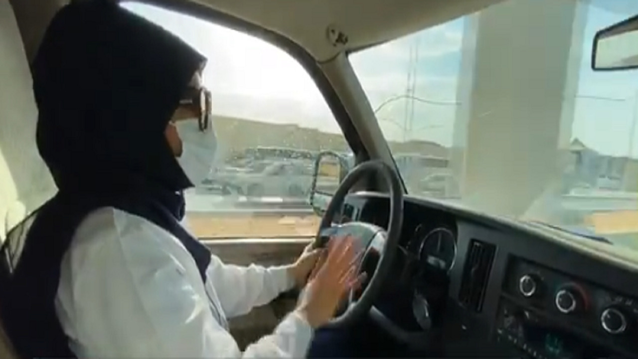 بالفيديو  .. تفاصيل أبرز موقف خالد في ذاكرة أول مواطنة تعمل قائدة سيارة الإسعاف