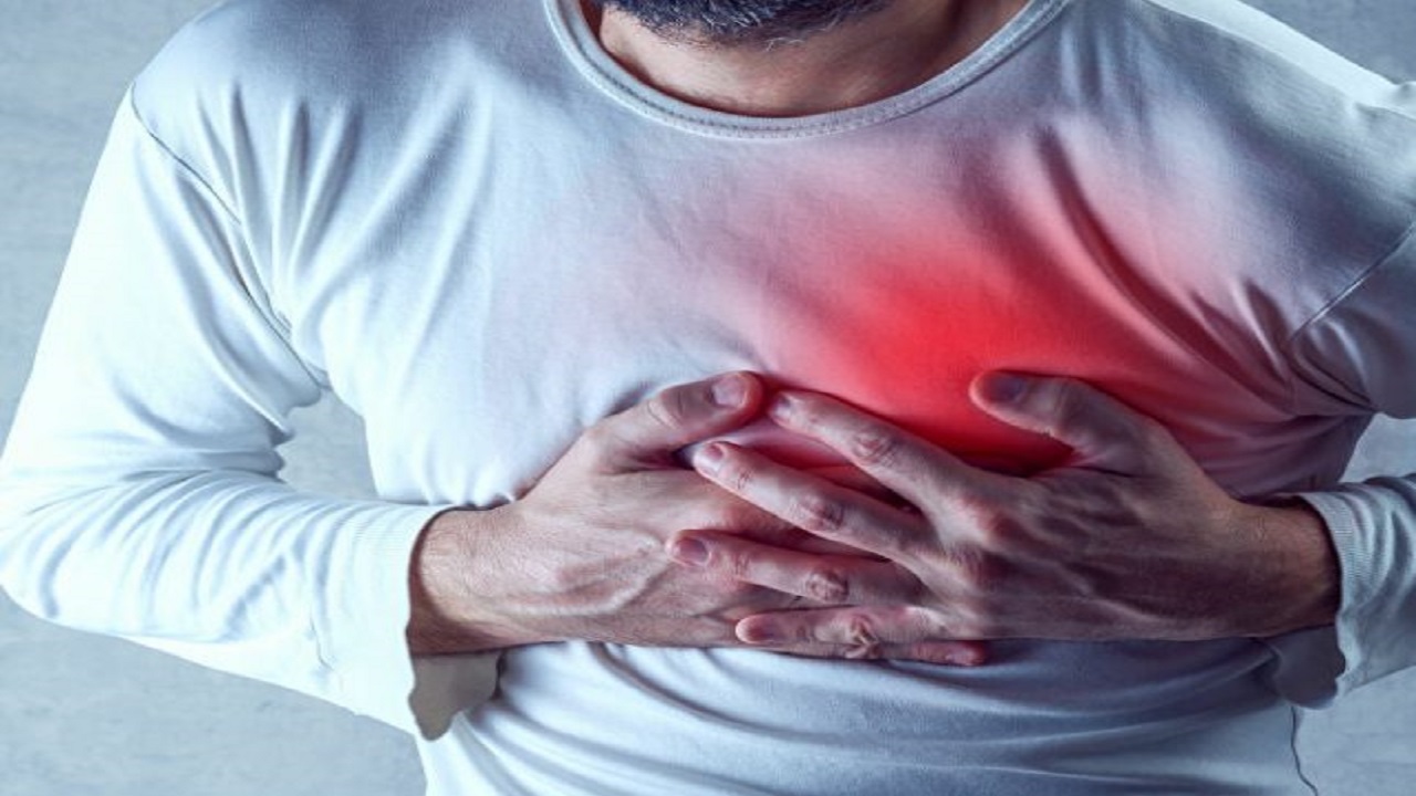 أعراض بدائية تشير إلى قرب الإصابة بالنوبة القلبية بشكل مفاجئ