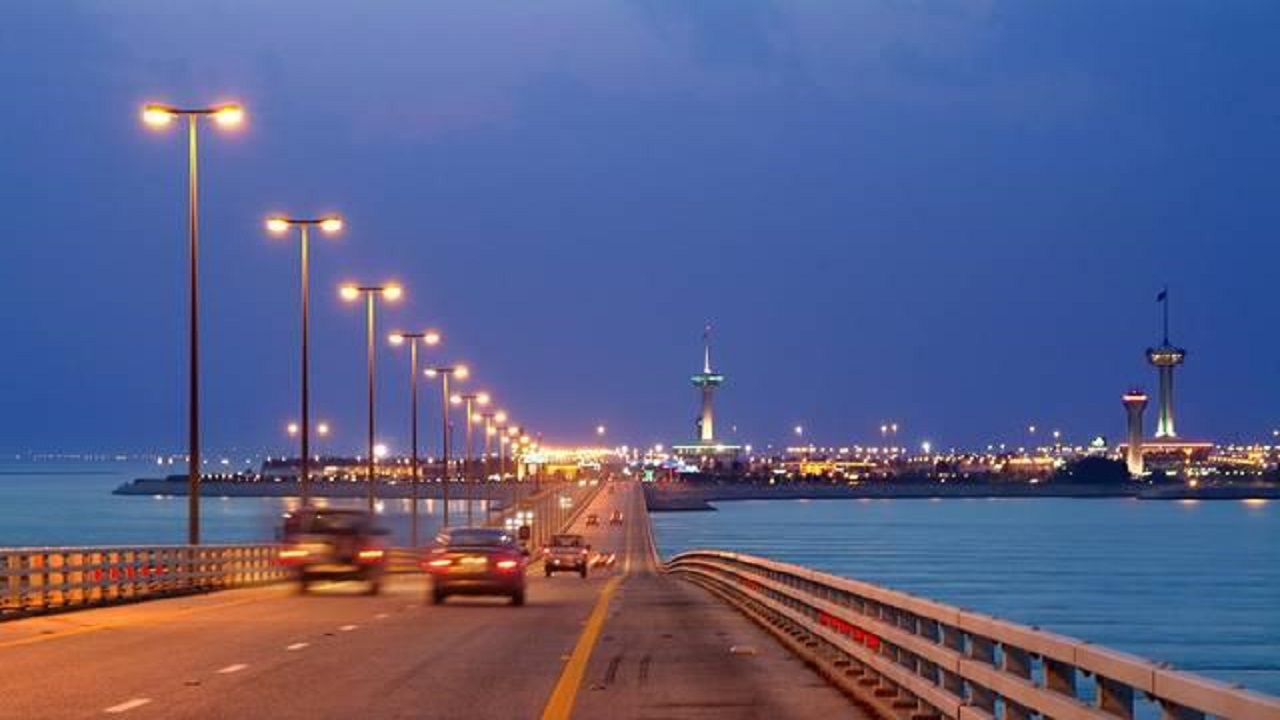 السماح للأقل من 18 عامًا بالسفر إلى البحرين عبر جسر الملك فهد قريبا