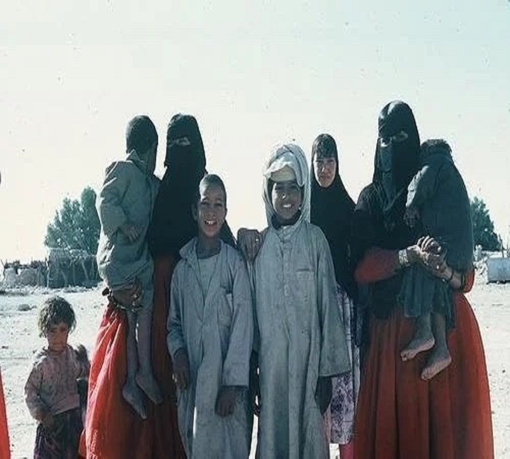 صورة تذكارية لعائلة في “الأحساء” خلال فترة السعبينات
