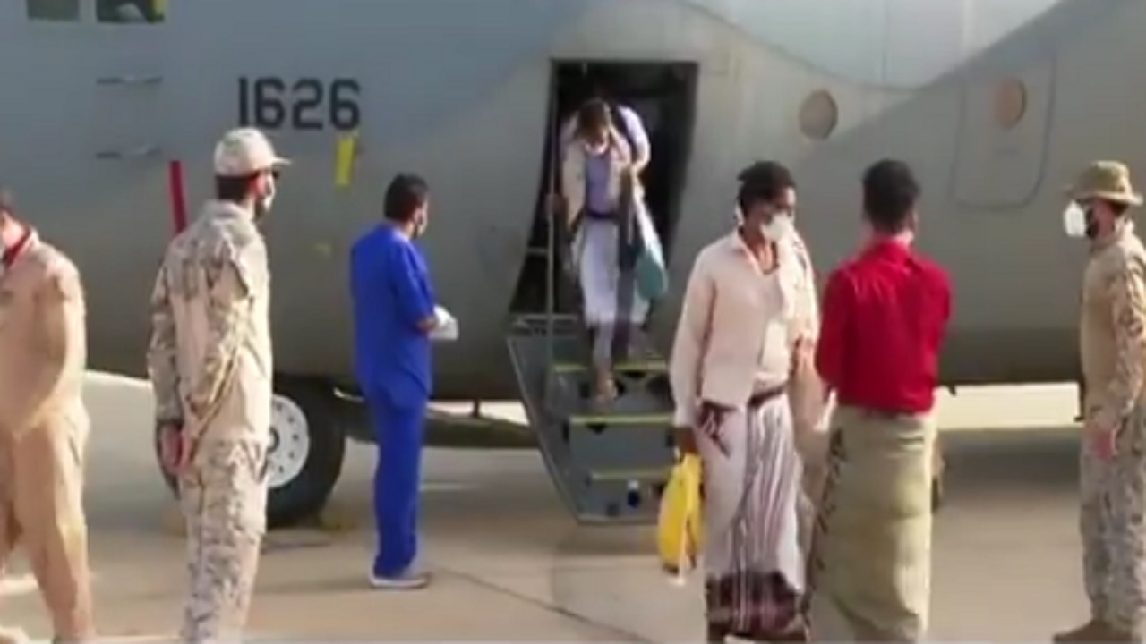 بالفيديو .. يمنيون يوجهون رسالة شكر للملك سلمان بعد نقلهم من سقطرى إلى المهرة