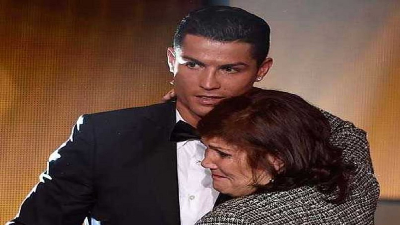 والدة “رونالدو” تدعم نجلها رغم منعها من حضور المباريات