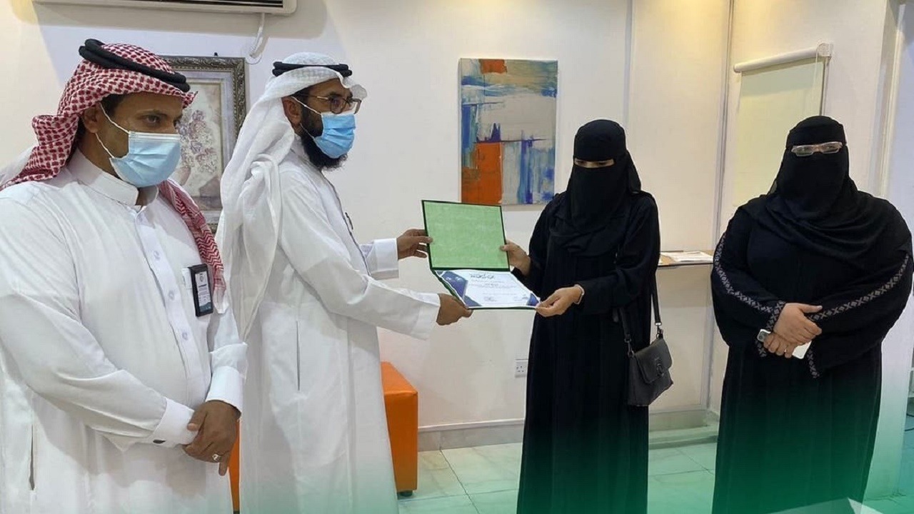 ممرضة سعودية تنقذ فتاة من &#8220;غصة&#8221; داخل مجمع تجاري