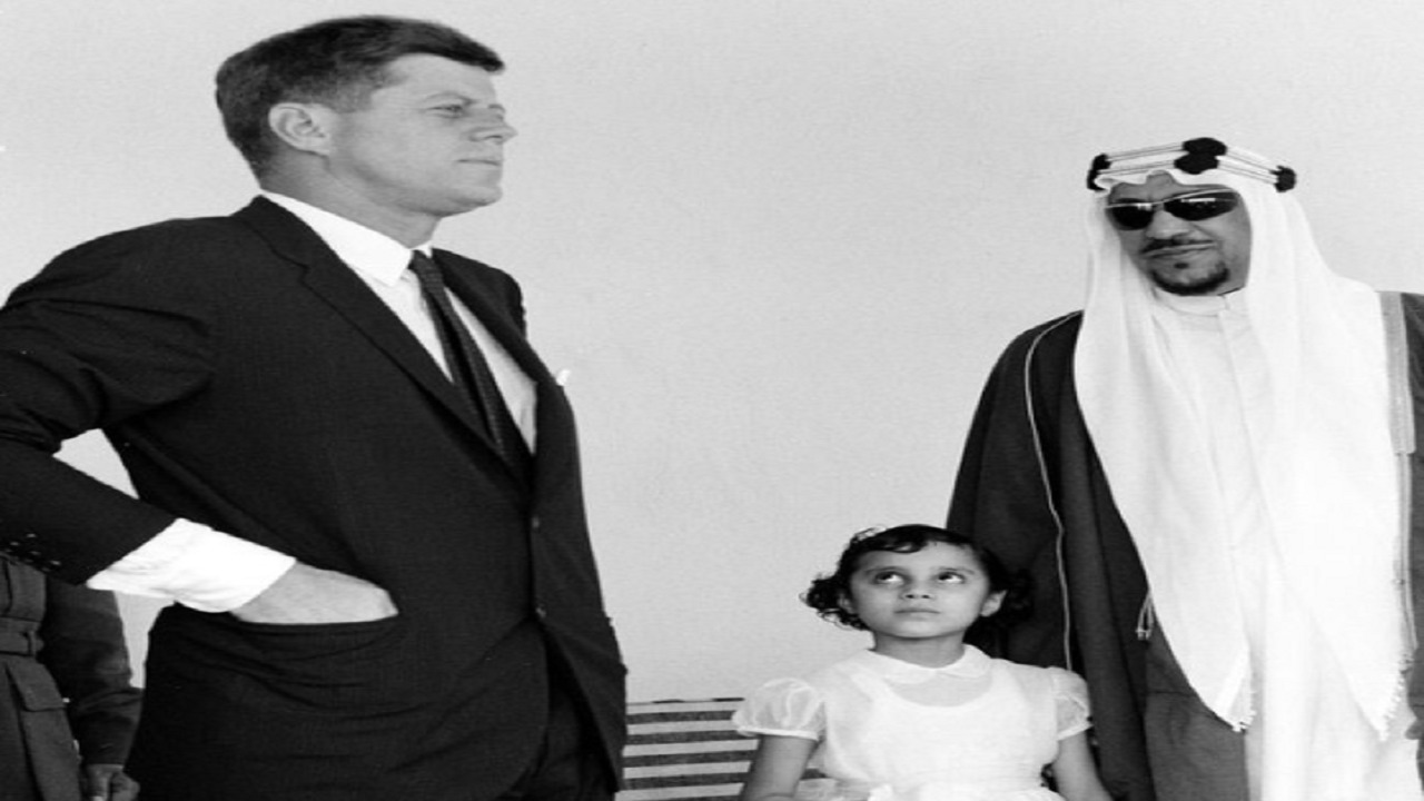 صورة نادرة للملك سعود وابنته &#8220;دلال&#8221; برفقة جون كيندي