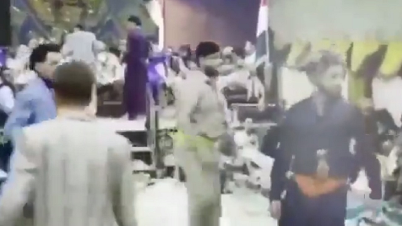 بالفيديو.. اعتداء عناصر حوثية على فنانين بصالة أفراح في صنعاء