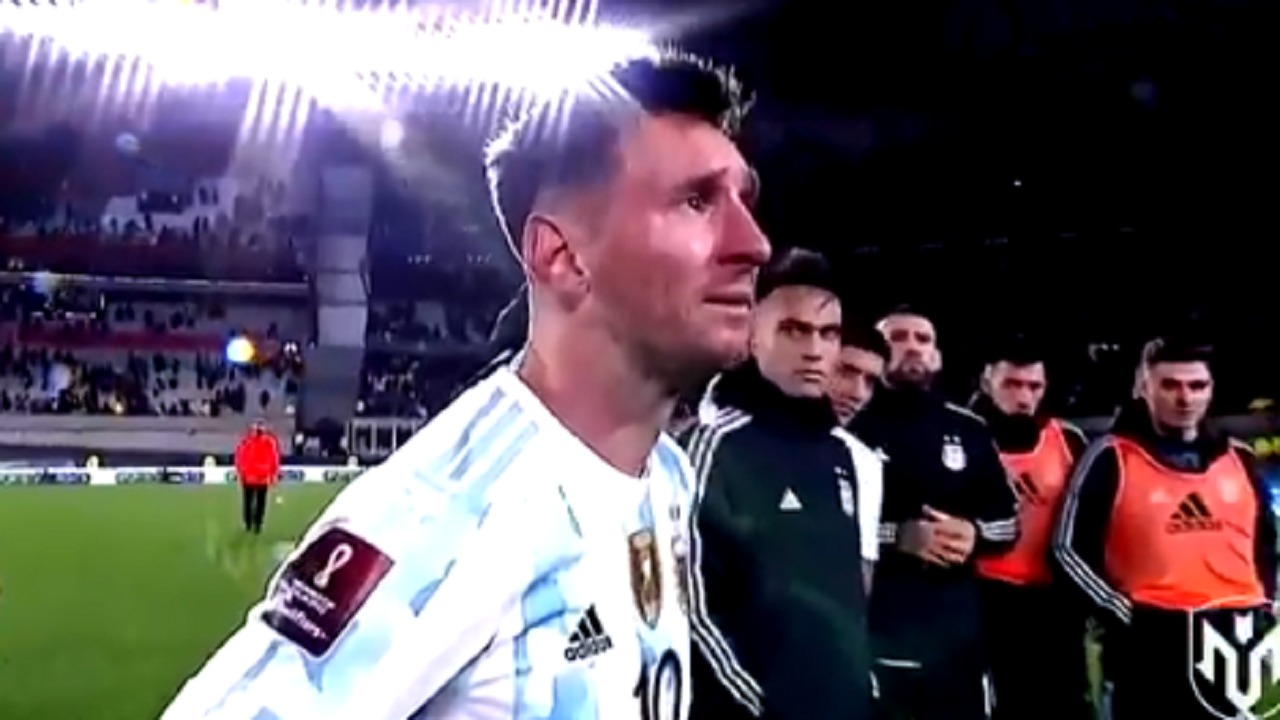 شاهد.. بكاء &#8220;ميسي&#8221; أثناء رفع كأس كوبا أمريكا بالأرجنتين