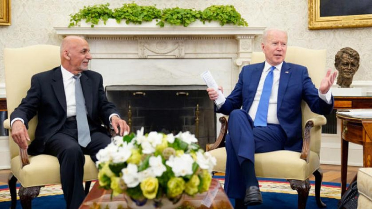 تفاصيل آخر مكالمة بين بايدن والرئيس الأفغاني قبل سيطرة طالبان