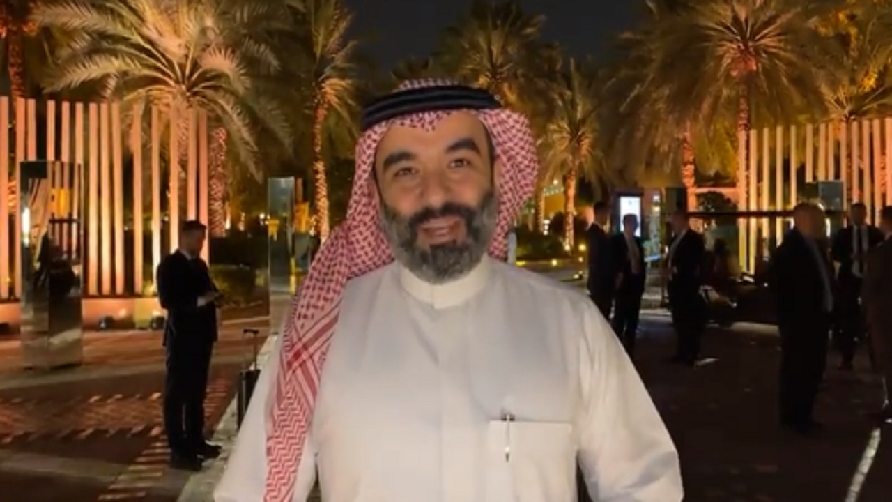 شاهد .. رد فعل وزير الاتصالات بعد زيارة موسم الرياض