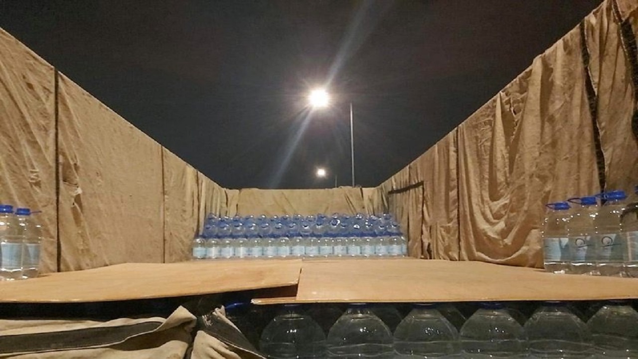 ضبط شاحنة مخالفة محملة بمياه زمزم بمكة وإتلاف 200 عبوة