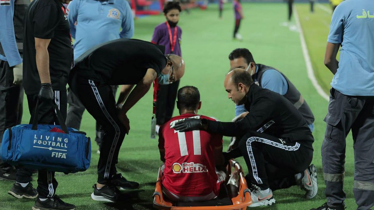 إصابة لاعب الأهلي المصري بارتجاج في المخ