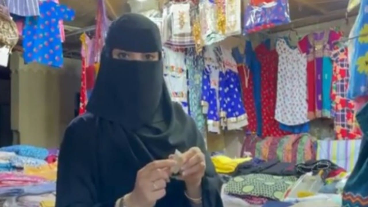 قصة طينة الساحل الشرقي التي يتناولها أهالي الأحساء دون طهي &#8220;فيديو&#8221;
