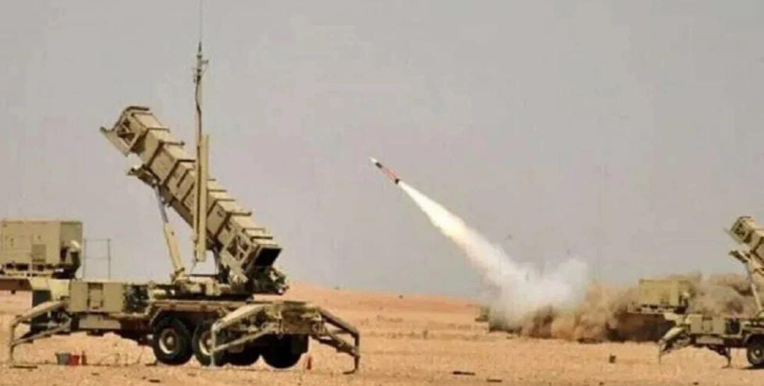 اعتراض صاروخ بالستي أطلقه الحوثيون في سماء جازان