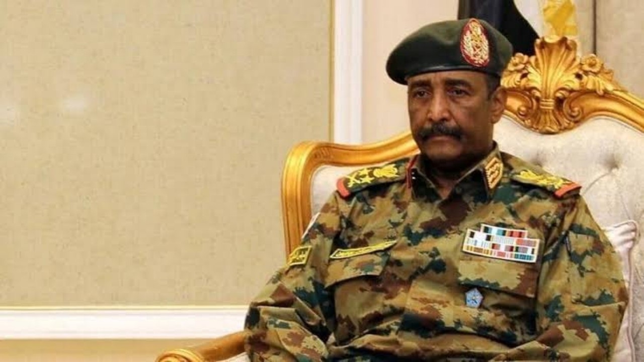 بالفيديو.. ‏البرهان يعلن حل مجلسي السيادة والوزراء في السودان