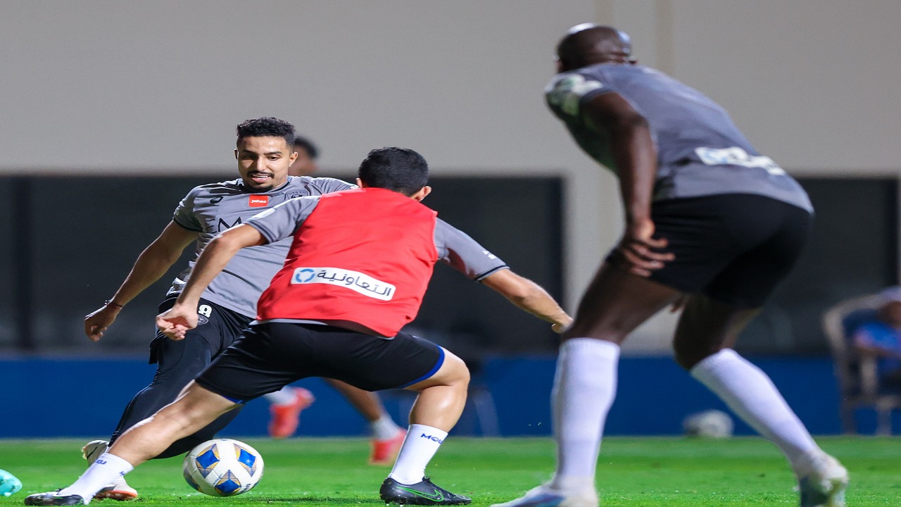 بالفيديو .. الهلال يواصل تدريباته  استعدادًا لمواجهة &#8220;بيروزي الإيراني&#8221;