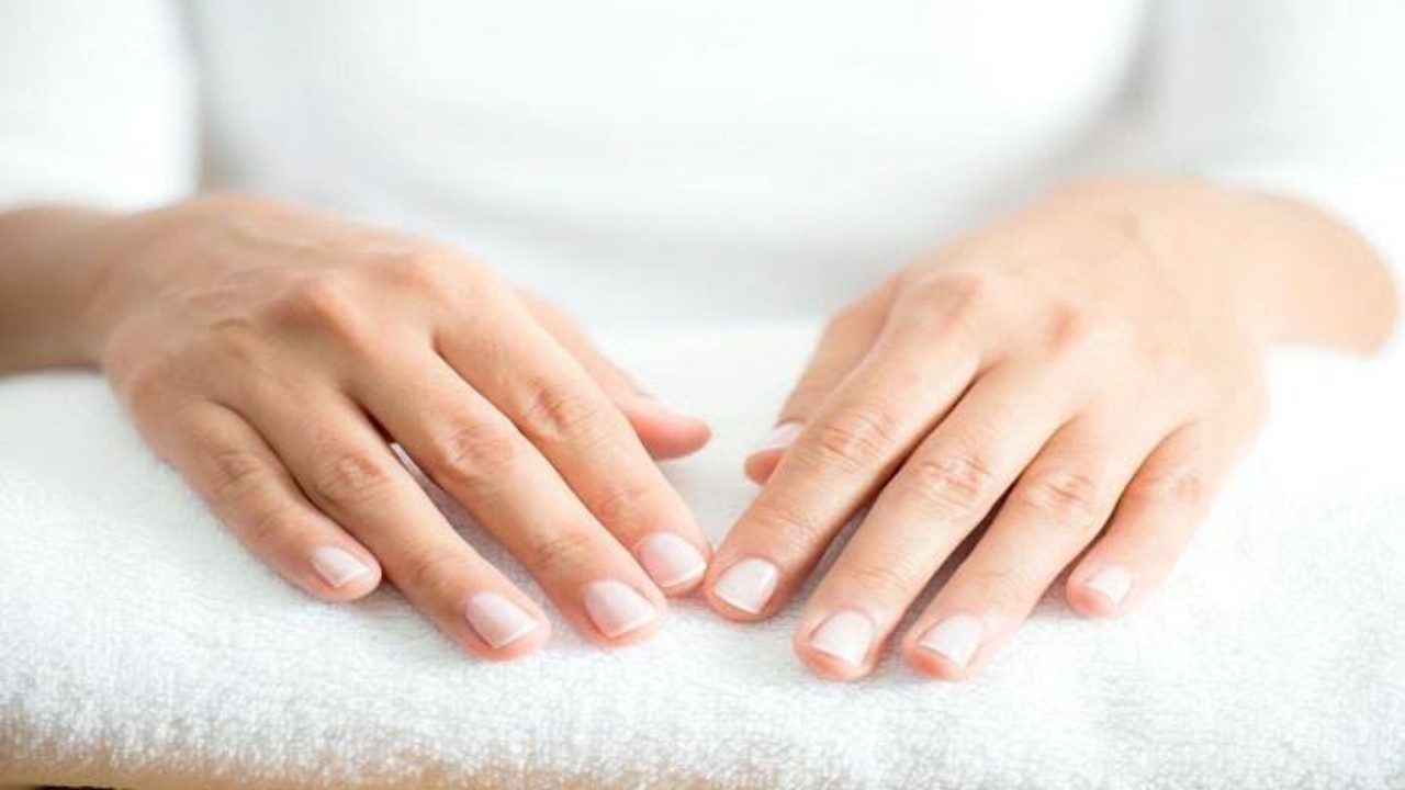 طرق سهلة لعلاج جفاف اليدين بالخريف والشتاء