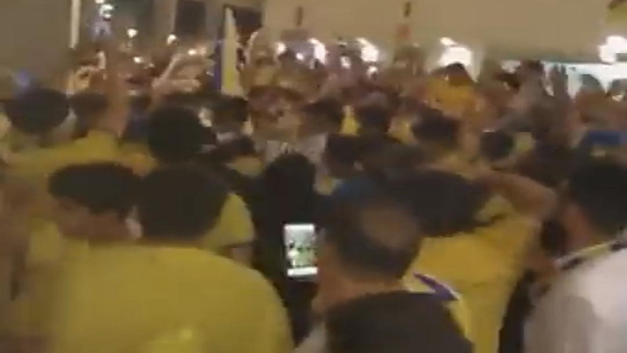 بالفيديو.. جماهير النصر ترفع شعار &#8220;هاتو الهلالي&#8221; بعد اكتساح الوحدة الإماراتي