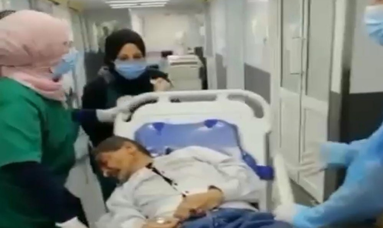 بالفيديو.. لحظة نقل ضحايا حزب الله إلى أحد المستشفيات جراء المظاهرات العنيفة
