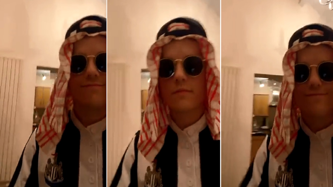 بالفيديو .. مشجع نيوكاسل يرقص على أغنية &#8220;خالد عبدالرحمن&#8221; بعد الاستخواذ السعودي