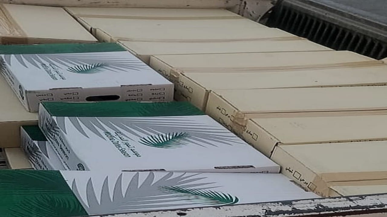 جمعية روافد النصبة توزع 200 صندوق من التمر  الفاخر على مستفيديها