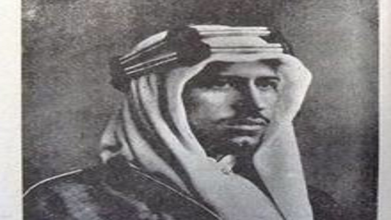 صورة نادرة للملك سعود وهو بعمر 20 عاما