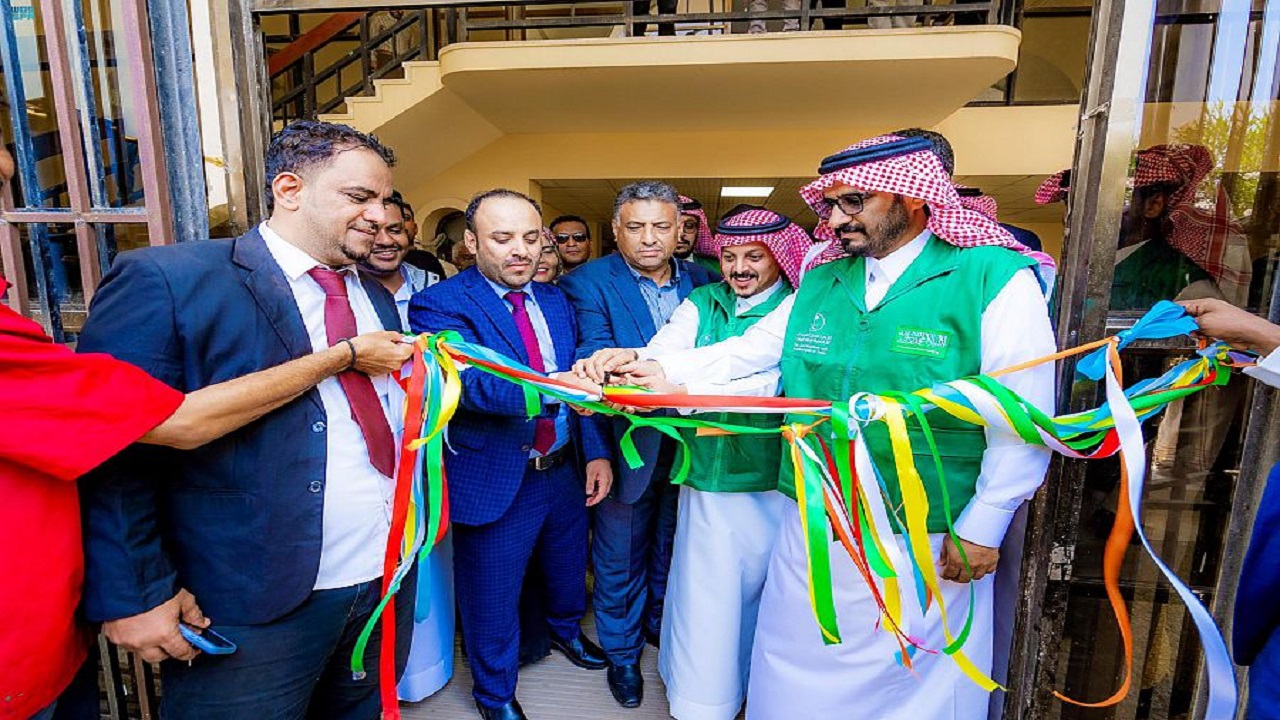 بالفيديو.. افتتاح صالة رياضية بدعم المملكة في عدن