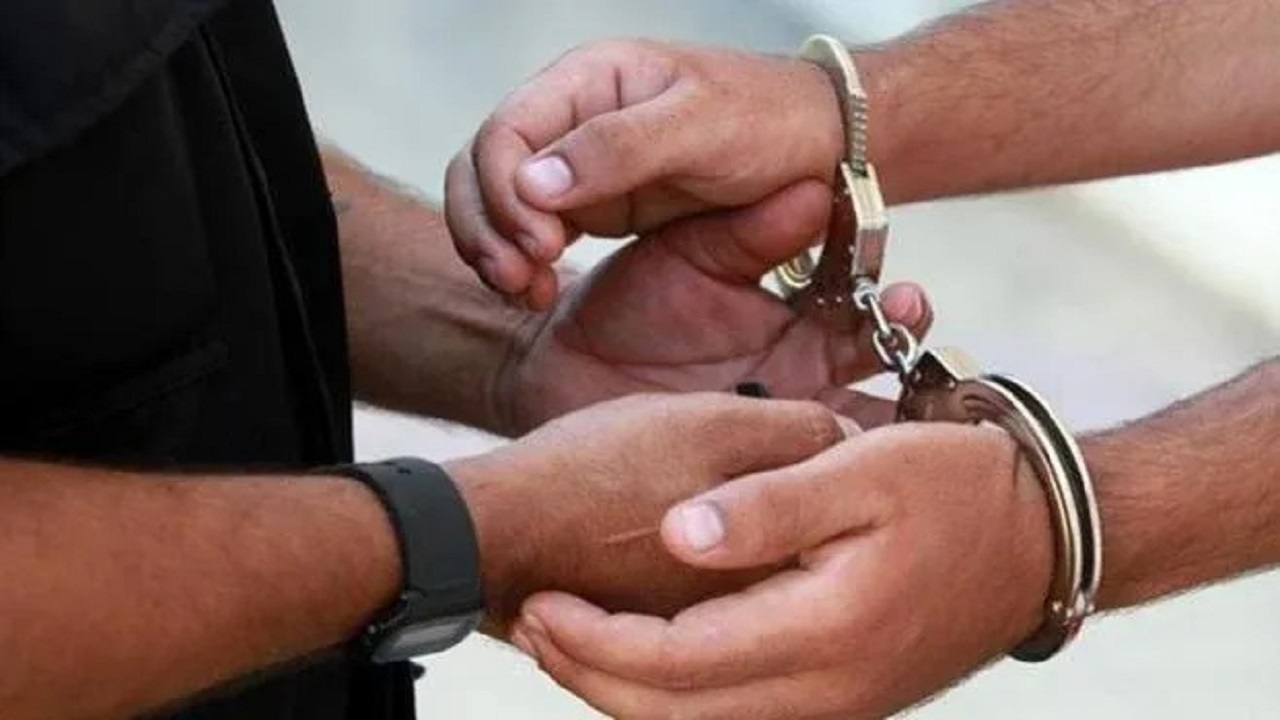 القبض على مواطن و4 مقيمين انتحلوا صفة رجال الأمن لسلب العمالة بمكة المكرمة