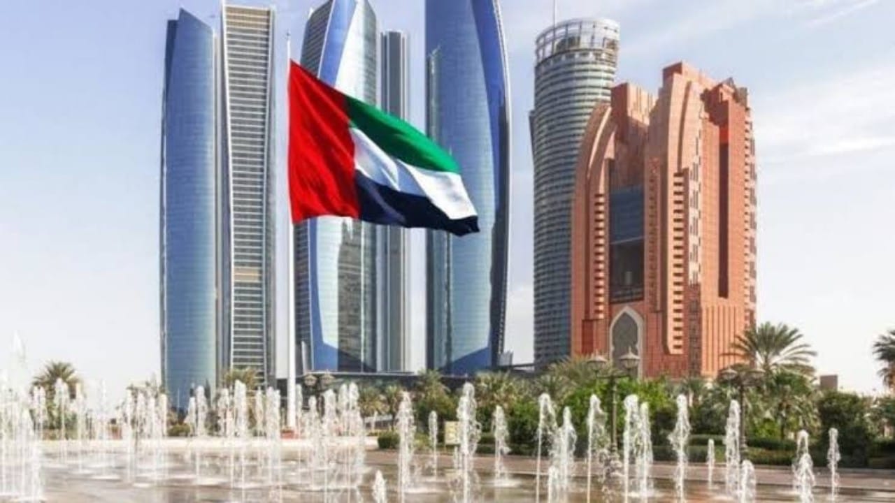 الإمارات تدعو مواطنيها بعدم السفر للبنان وتسحب دبلوماسييها
