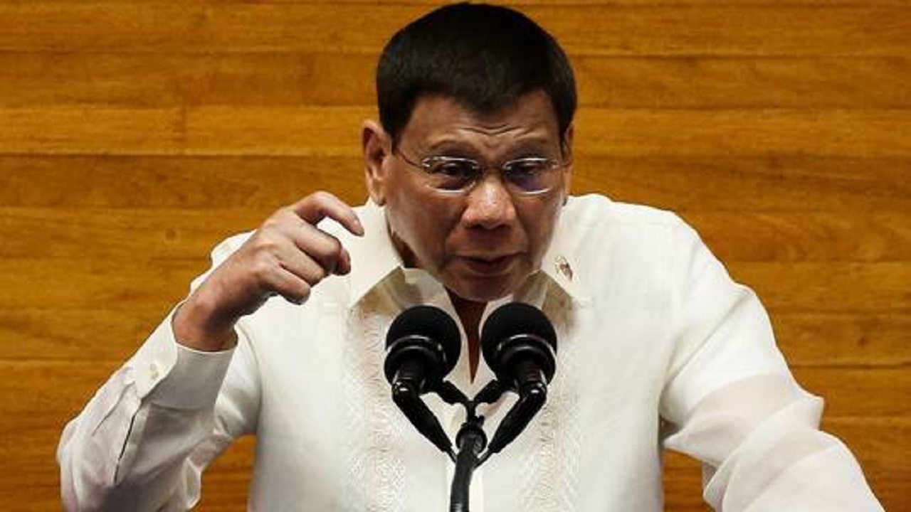 رئيس الفلبين يطلق مبادرة لتطعيم الرافضين لقاح كورونا بطريقة “غير متوقعة”