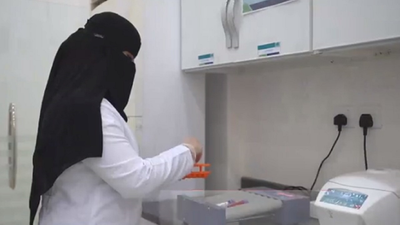 بالفيديو.. مواطنة تروي قصة افتتاحها “المختبر الوحيد” في عرعر