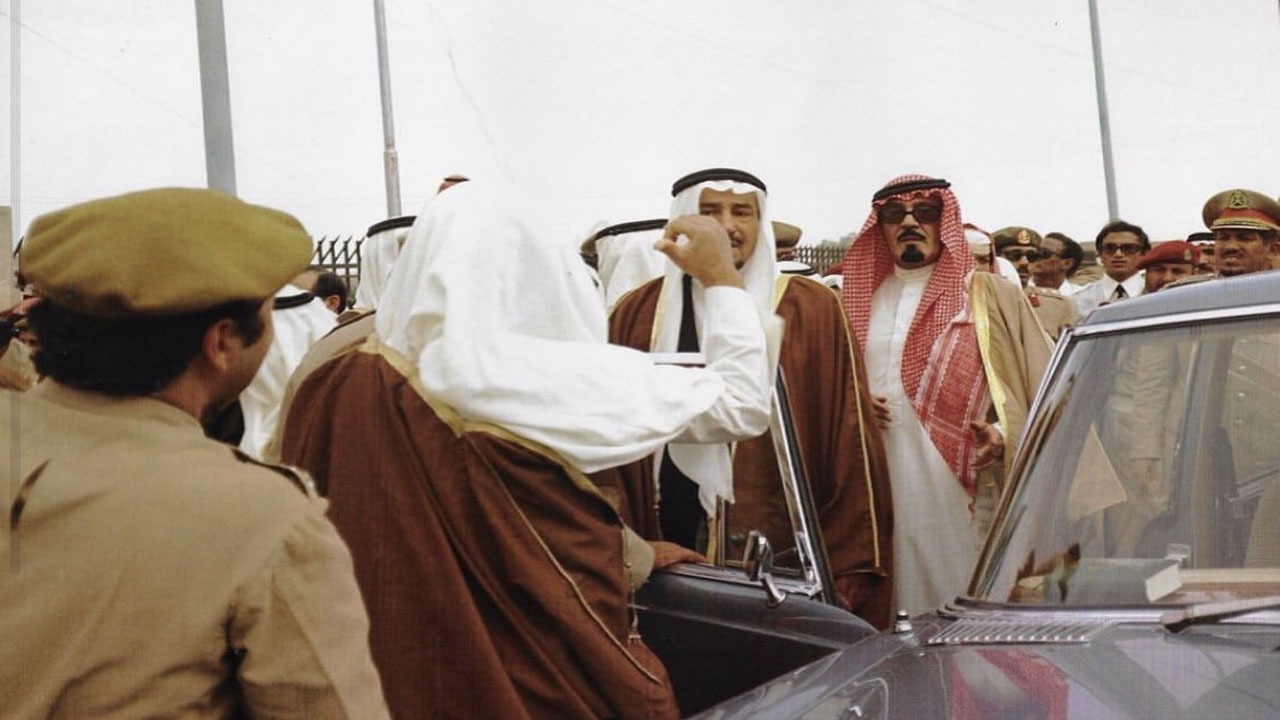 لقطة للملك خالد بن عبد العزيز عقب تلقيه البيعة قبل 48 عامًا